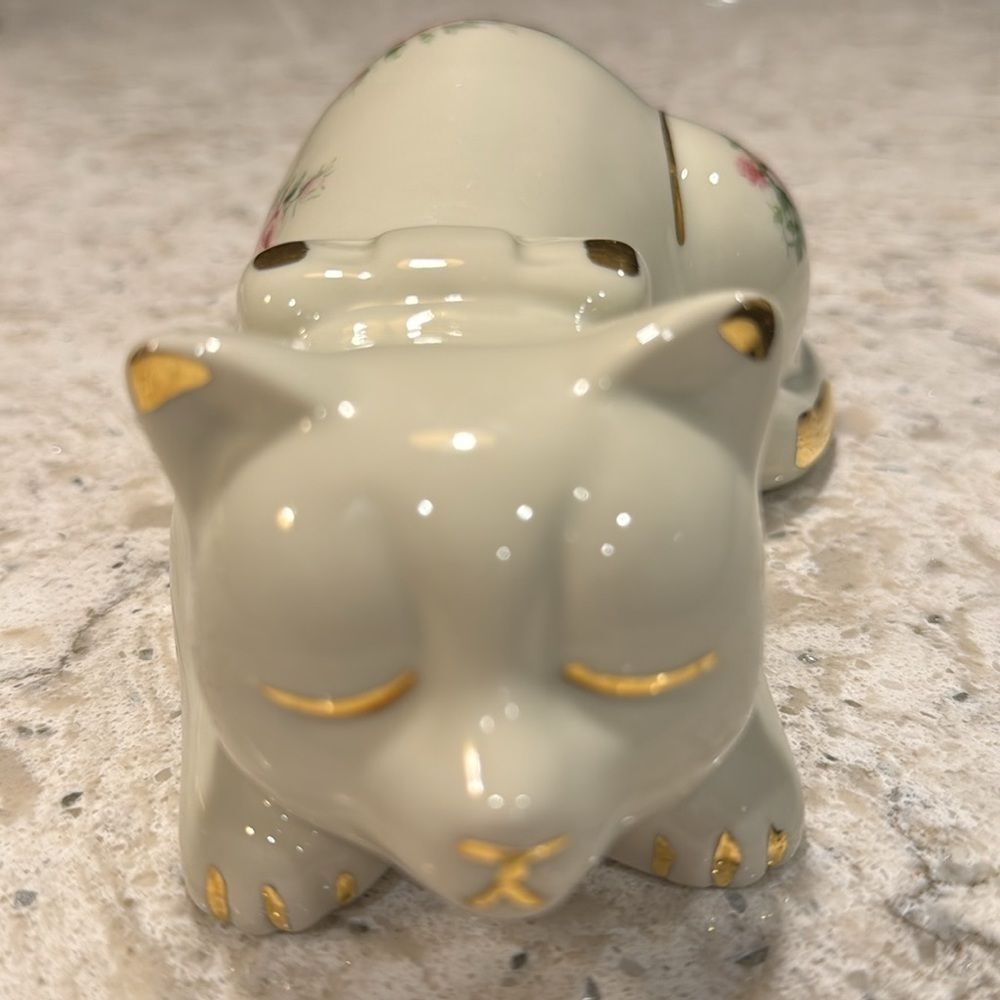 FORMALITIES by BAUM BROS~ECRU WHITE~PORCELAIN~SLEEPY CAT FIGURINE~VERY NICE~BR - Picture 4 of 8